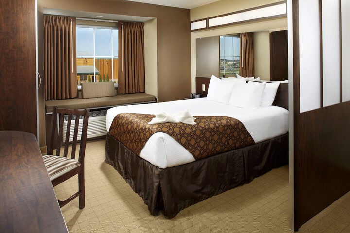 1 Queen Bed Roll in Shower (5 of 14)