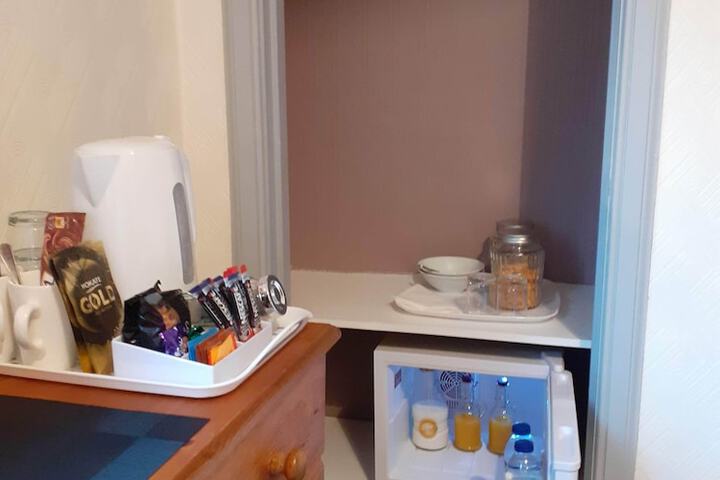 Room 3 of 28