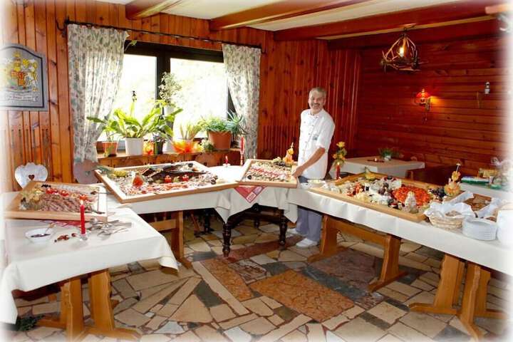 Dining 2 of 7