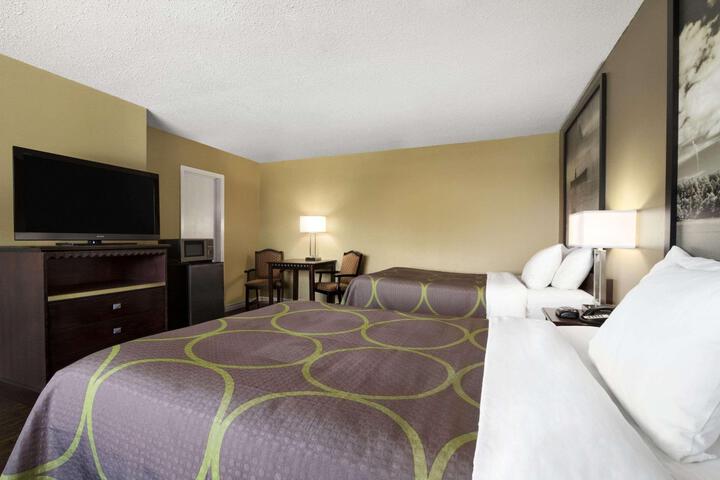 2 Double Beds (8 of 9)