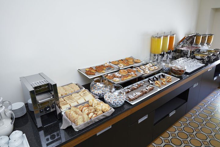 Breakfast/Coffee Service 51 of 111
