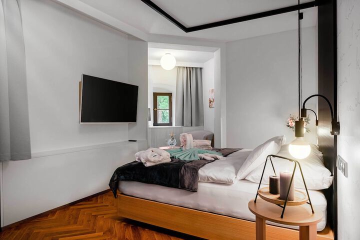 Room 11 of 43