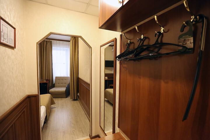 Room 12 of 48