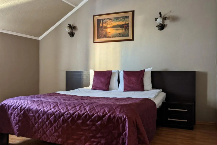Room 3 of 8