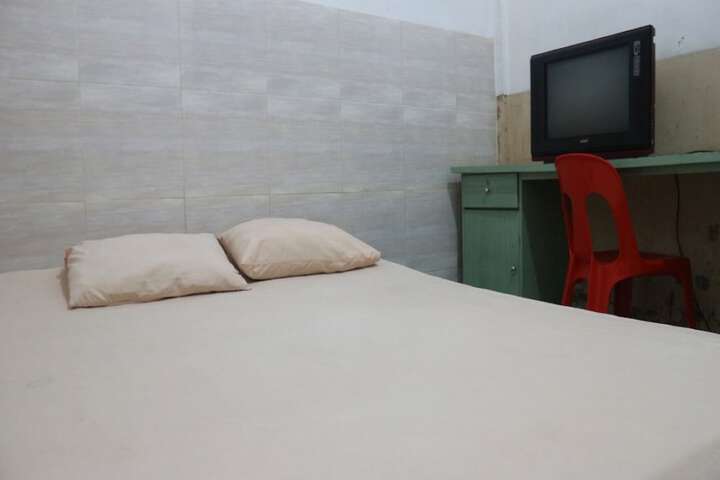 Room 2 of 10