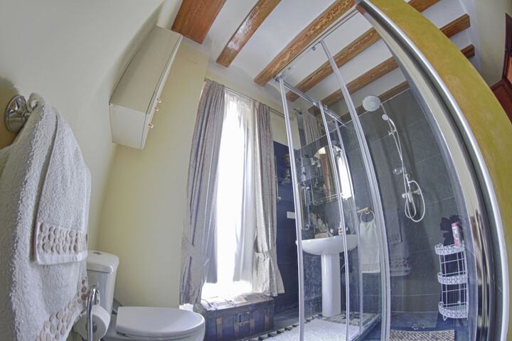 Room 15 of 25