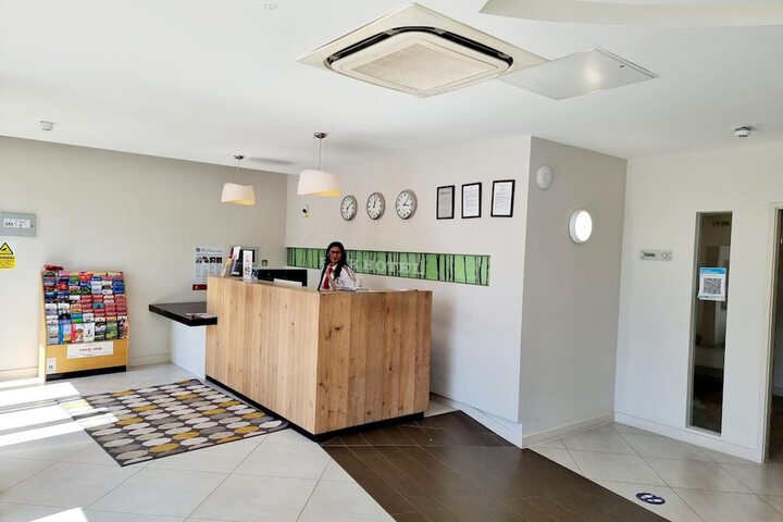 Entrance & Lobby