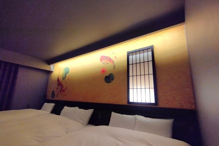 Room 2 of 28
