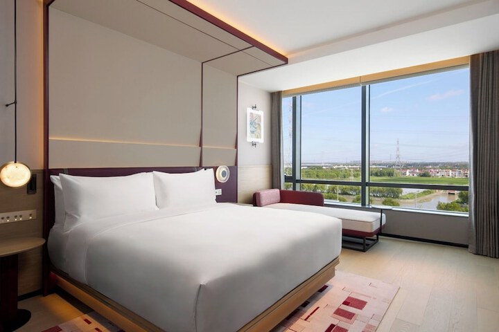 Room 30 of 65