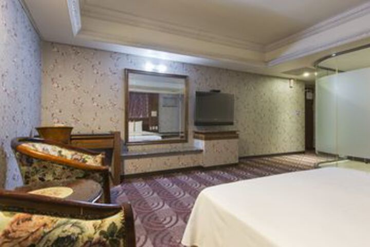 Room 17 of 19