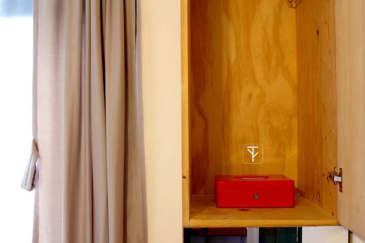 Room 16 of 65