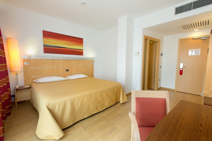 Room 8 of 27