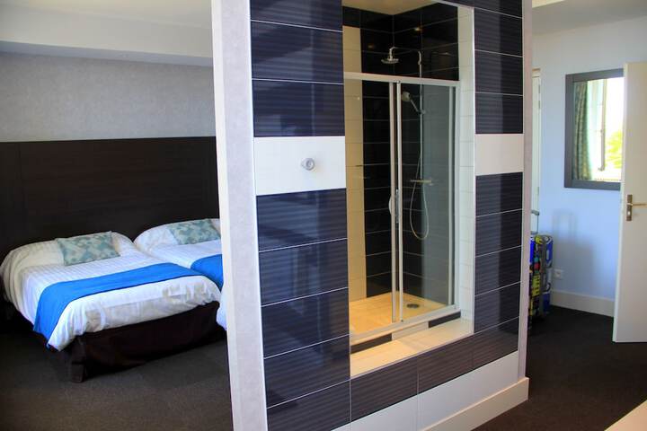 Room 15 of 118