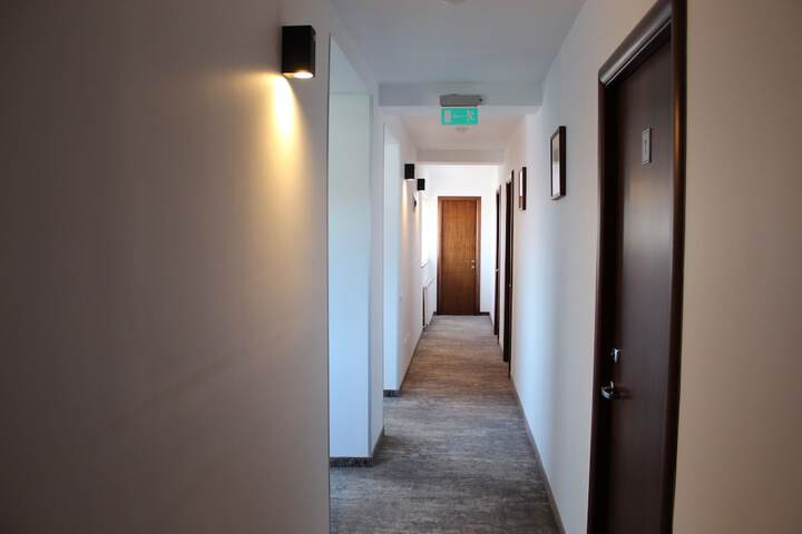 Ballroom/Hall 28 of 46