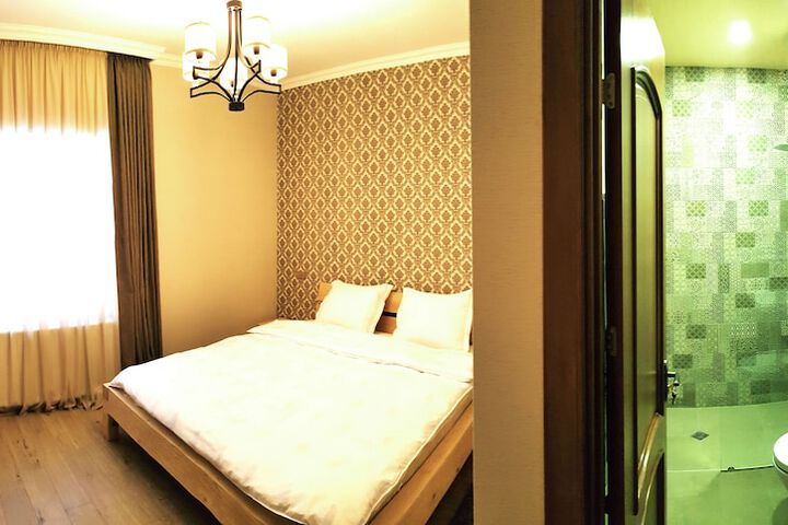 Room 8 of 21
