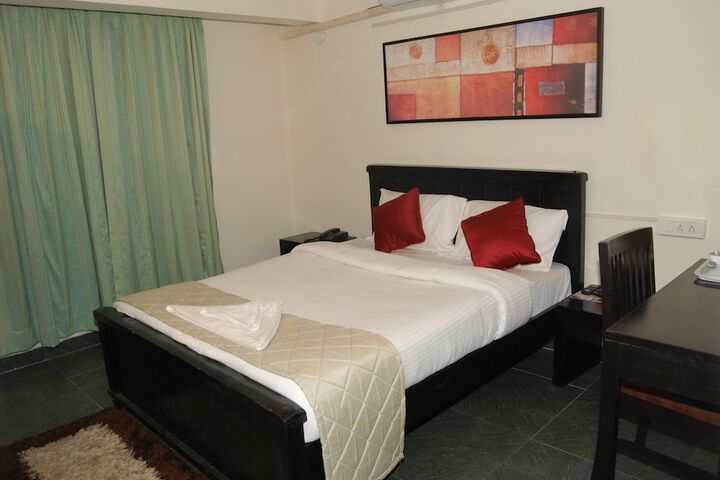Room 6 of 18