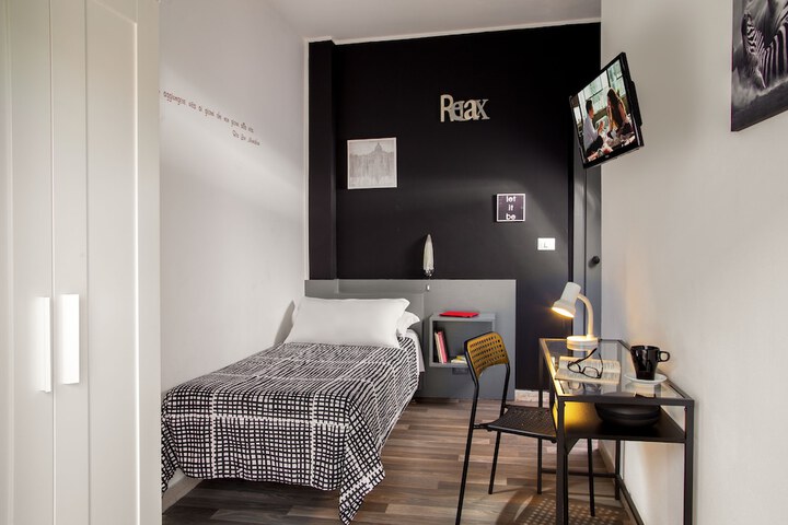 Room 12 of 32