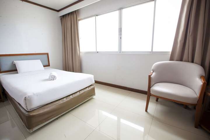 Room 43 of 143