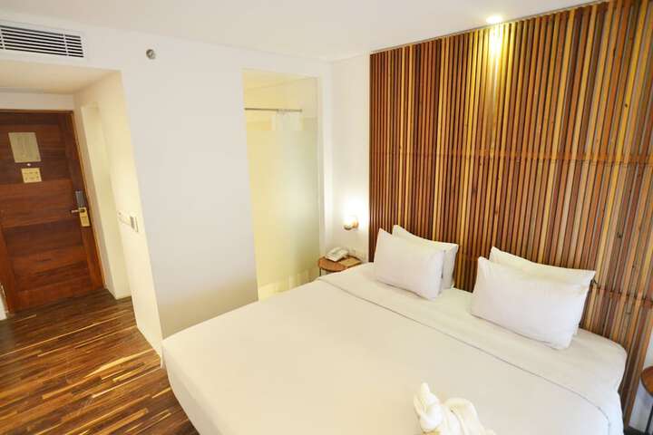 Room 27 of 64