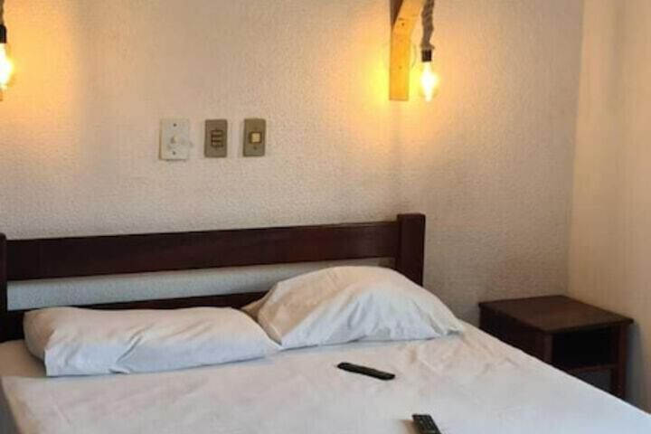 Room 2 of 8