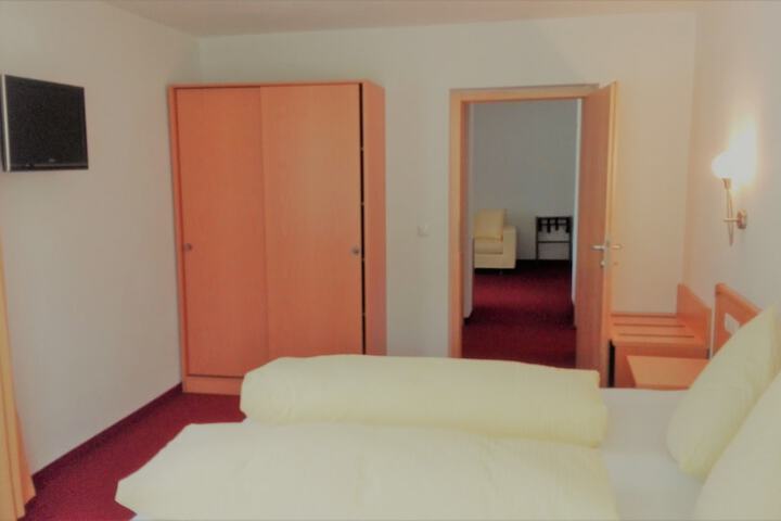 Room 12 of 83