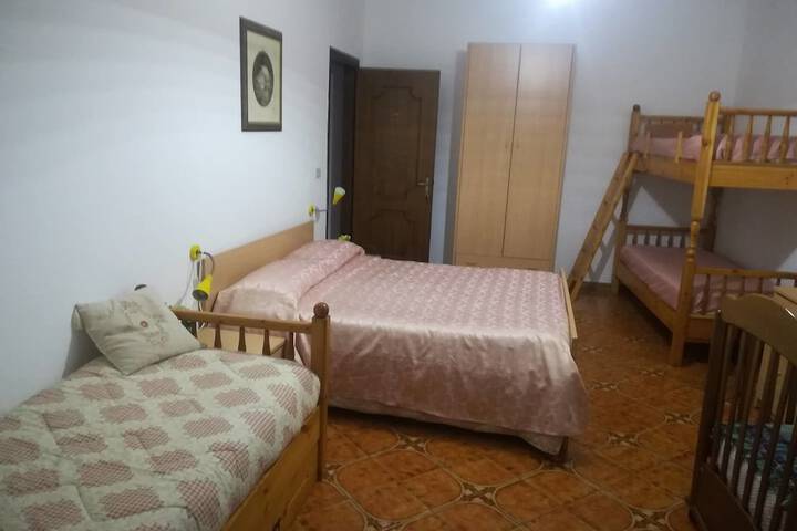 Room 6 of 77