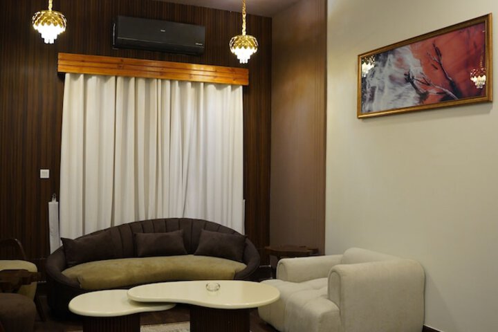 Room 35 of 84