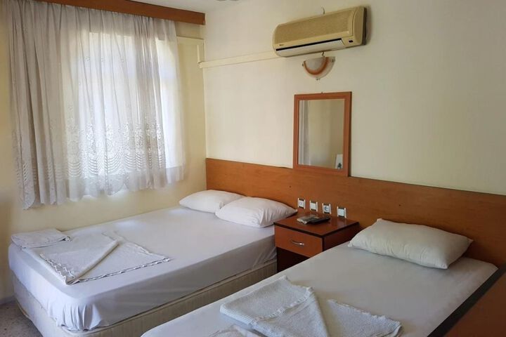 Room 10 of 11