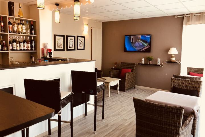 Lounge 15 of 20