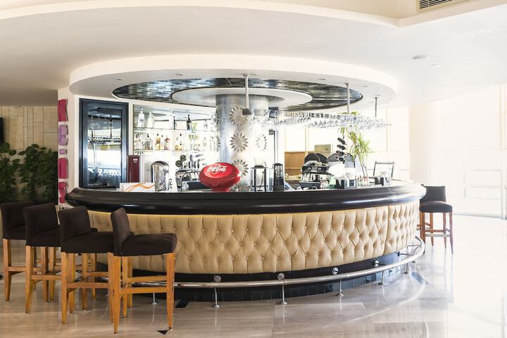 Lounge 68 of 80
