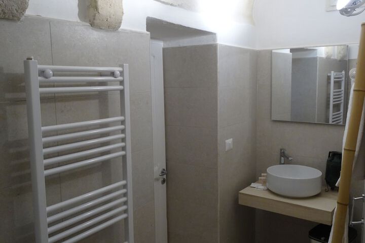 Room 72 of 106
