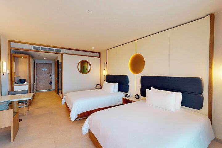 Room 27 of 136