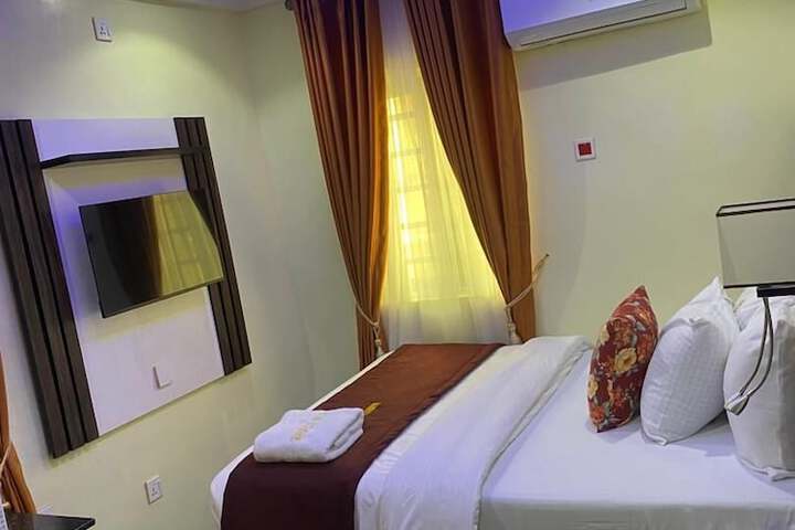 Room 4 of 22