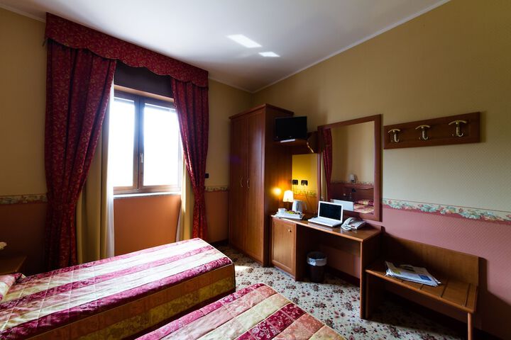 Room 4 of 51