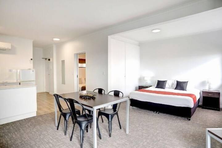 Room 10 of 80