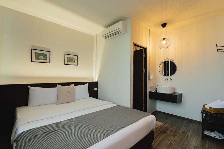 Room 46 of 142