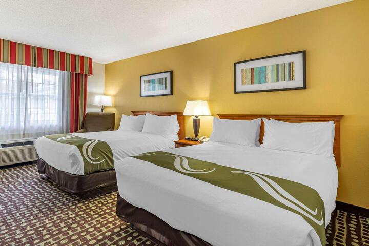 1 Queen Bed (9 of 15)