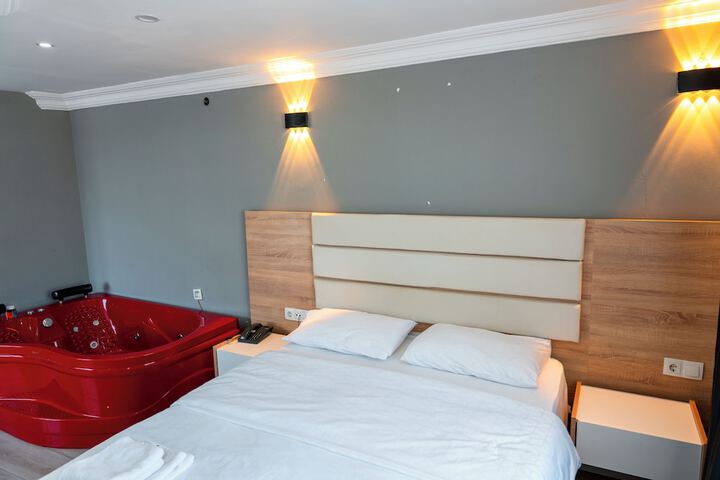 Room 9 of 13