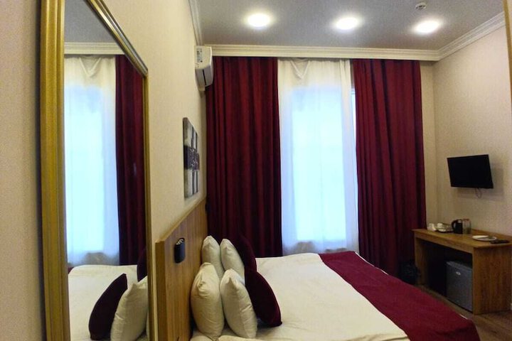 Room 7 of 19
