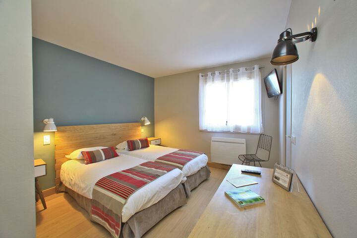 Room 2 of 34