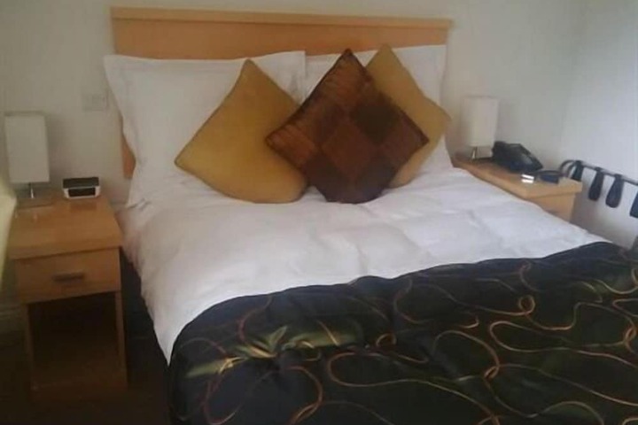 Room 2 of 9