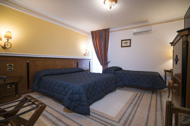 Room 10 of 60