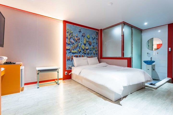 Room 6 of 54