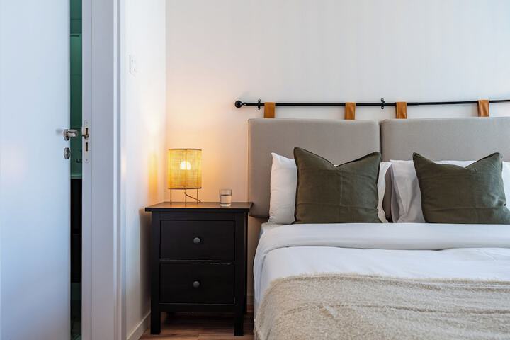 Room 10 of 210