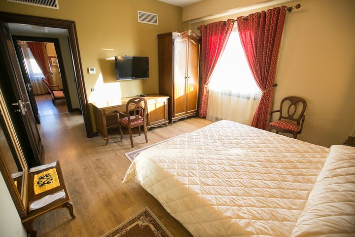 Room 12 of 52