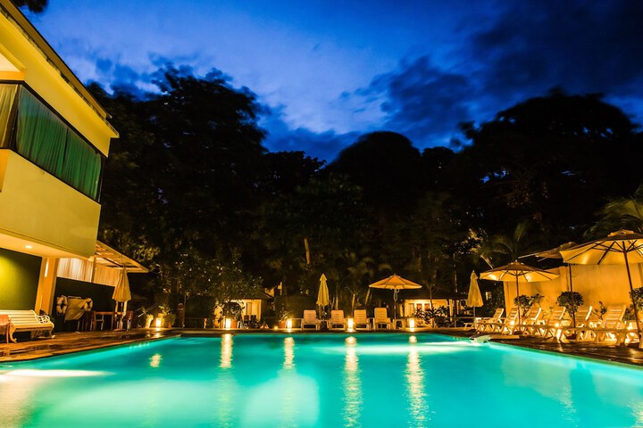 Hotel with Pool
