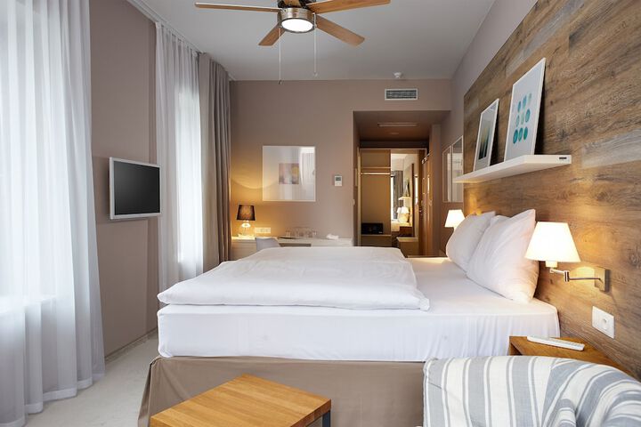 Room 21 of 115