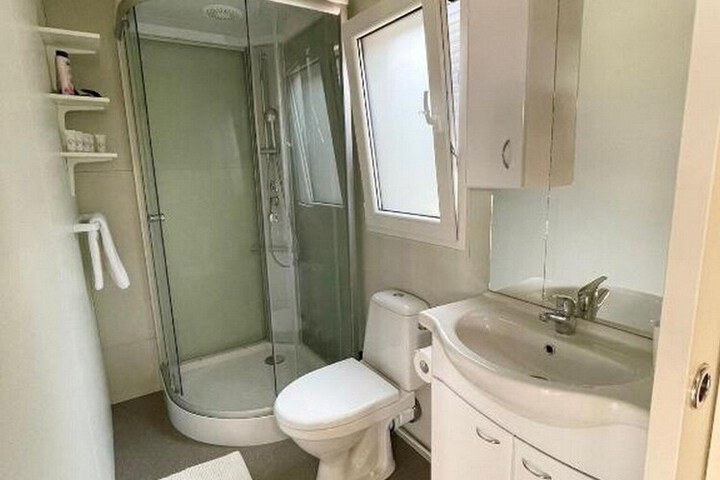 Room 12 of 28