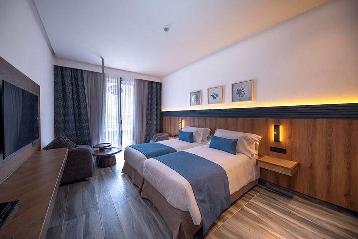 Room 3 of 117