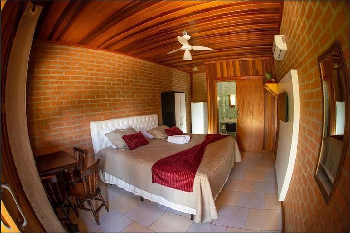 Room 4 of 40